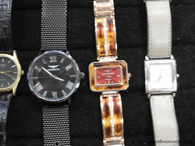 8 diverse horloges w.o. hilfiger, casio, cluse, michael kors, gianello, enz - afbeelding 4 van  4