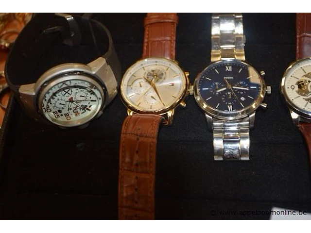 8 diverse horloges wo hilfinger, fossil, martyn line, casio enz - afbeelding 2 van  4