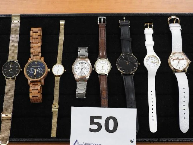 8 diverse horloges w.o. rodania, just cavalli, bering, oozoo, woodwatch enz - afbeelding 1 van  4