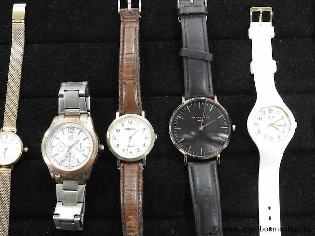 8 diverse horloges w.o. rodania, just cavalli, bering, oozoo, woodwatch enz - afbeelding 3 van  4