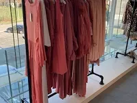 8 diverse kledingrekken - afbeelding 4 van  11