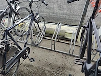 8 diverse metalen fietsrekken. - afbeelding 2 van  10