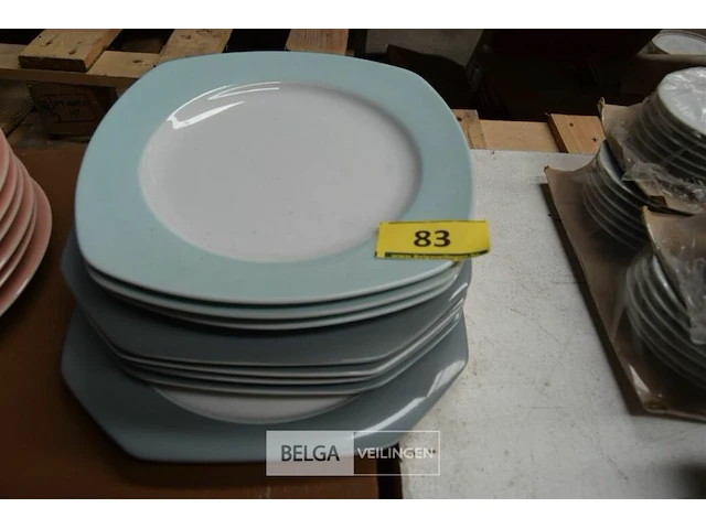 8 diverse platte borden - afbeelding 1 van  2
