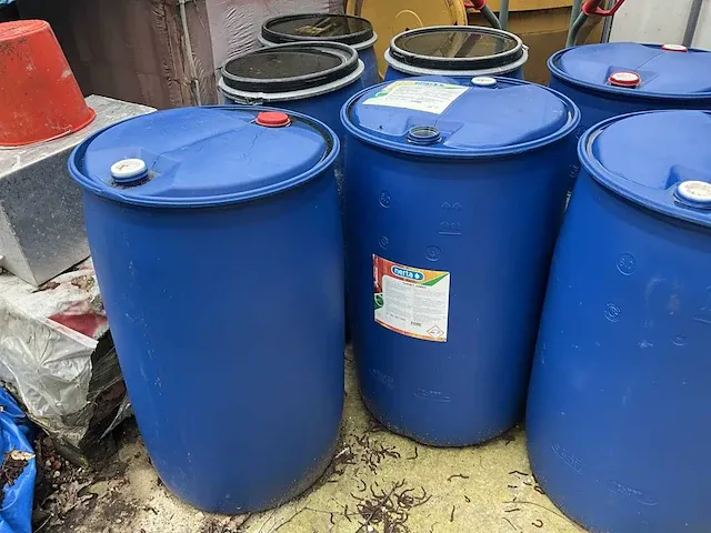8 diverse pvc watervaten (leeg) - afbeelding 2 van  5