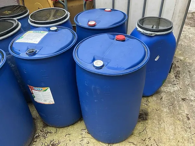 8 diverse pvc watervaten (leeg) - afbeelding 3 van  5
