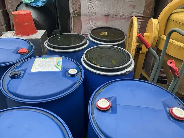 8 diverse pvc watervaten (leeg) - afbeelding 5 van  5