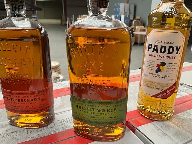 8 diverse whisky paddy, black&white, bulleit, bulleit rye - afbeelding 3 van  5
