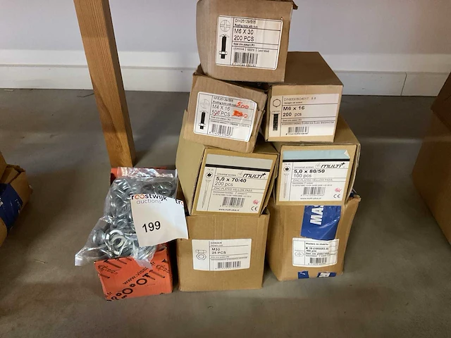 8 dozen bouten en moeren - afbeelding 1 van  4