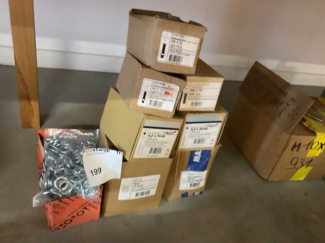 8 dozen bouten en moeren - afbeelding 2 van  4