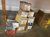 8 dozen bouten en moeren - afbeelding 2 van  4