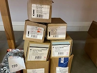 8 dozen bouten en moeren - afbeelding 3 van  4