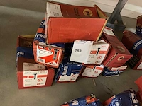 8 dozen bouten - afbeelding 1 van  4