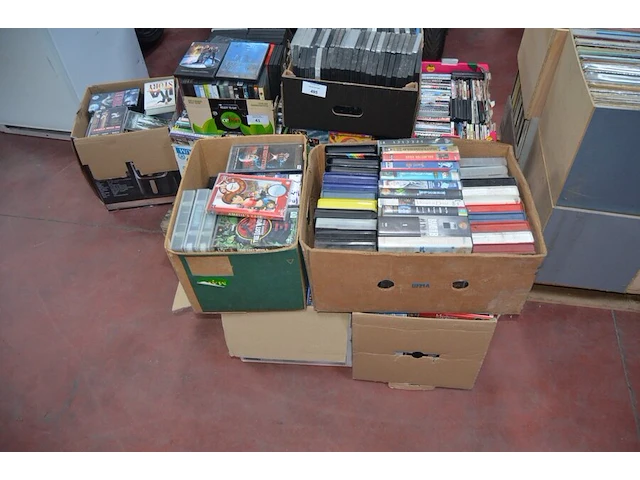 8 dozen met ca. 500 stuks dvds, 5 dozen met ca. 120 vhs videocassettes - afbeelding 3 van  11