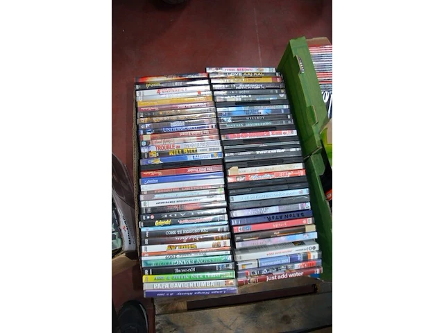 8 dozen met ca. 500 stuks dvds, 5 dozen met ca. 120 vhs videocassettes - afbeelding 9 van  11