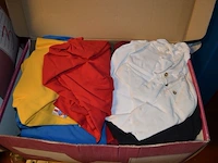 8 dozen met diverse kleding (sportkleding en t-shirts) - afbeelding 22 van  32