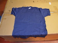 8 dozen met diverse kleding (sportkleding en t-shirts) - afbeelding 28 van  32