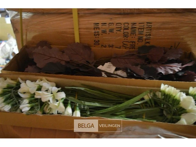 ±8 dozen plastic bloemen - afbeelding 1 van  5