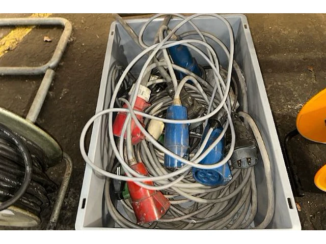 8 electriciteitskabels - afbeelding 2 van  4