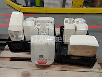 8 elektrische handdrogers voor toiletten