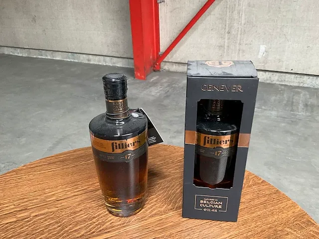 8 flessen genever filliers(17 year) - afbeelding 1 van  4