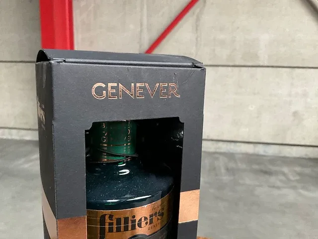 8 flessen genever filliers(21 year) - afbeelding 2 van  4