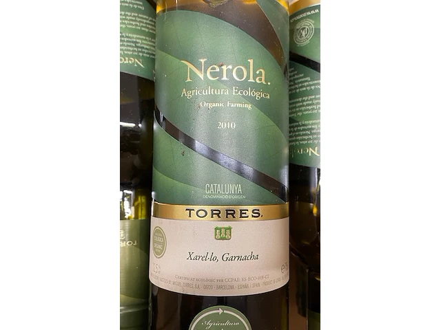 8 flessen nerola torres, 2010 - afbeelding 1 van  2