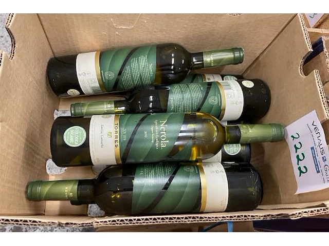 8 flessen nerola torres, 2010 - afbeelding 2 van  2
