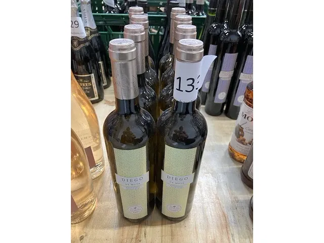 8 flessen witte wijn fabr diego de moya - afbeelding 1 van  3