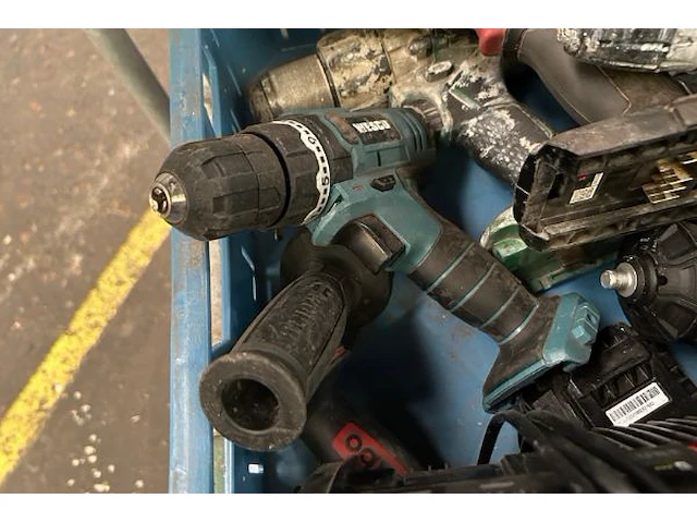 8 handmachines, 3 accu's, 1 acculader - afbeelding 3 van  5