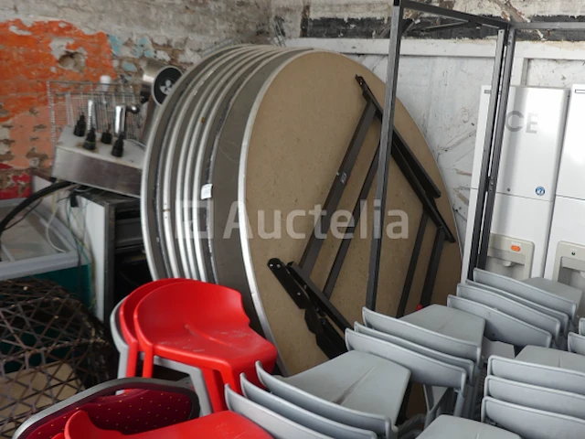8 hoge tafels, 5 tafels met middenpoot, 6 staande tafels - afbeelding 1 van  6