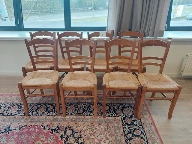 8 houten stoelen met rieten zit - afbeelding 1 van  4