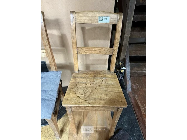 8 houten stoelen - afbeelding 1 van  3