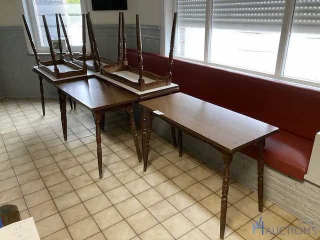 8 houten tafels - afbeelding 1 van  6