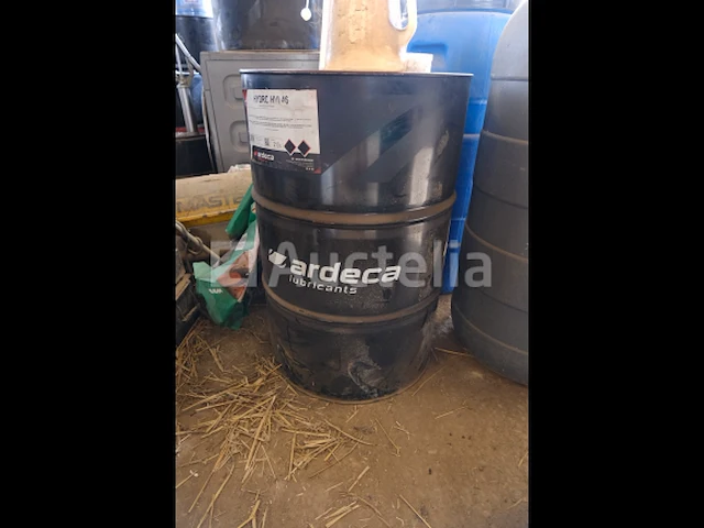 8 lege metalen olievaten - afbeelding 1 van  6