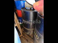 8 lege metalen olievaten - afbeelding 5 van  6