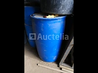 8 lege metalen olievaten - afbeelding 6 van  6