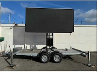 8 m2 led-scherm op aanhanger - afbeelding 1 van  2