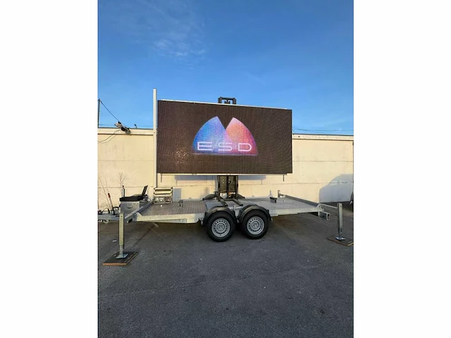 8 m2 led-scherm op aanhanger - afbeelding 2 van  2