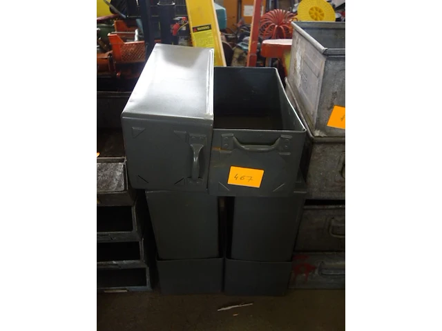 8 metalen bakken - afbeelding 1 van  2