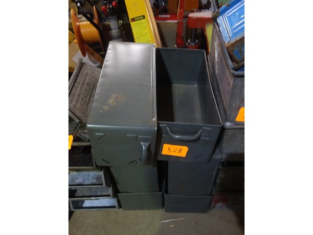 8 metalen bakken - afbeelding 1 van  2