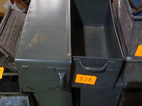 8 metalen bakken - afbeelding 1 van  2