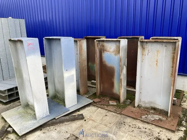 8 metalen steunen - afbeelding 1 van  2