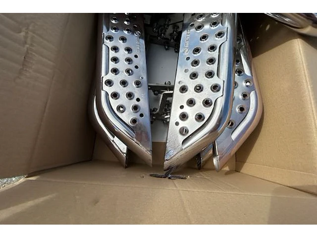 8 metec opstap zijrtredes verchroomd voor opel movano - afbeelding 5 van  5