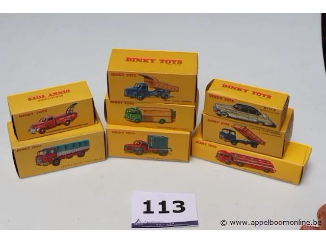 8 miniatuur voertuigen dinky toys - afbeelding 1 van  1