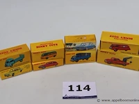 8 miniatuur voertuigen dinky toys - afbeelding 1 van  3