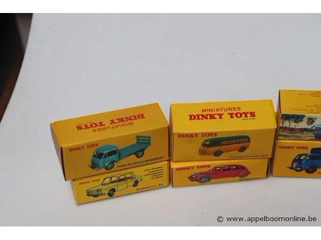 8 miniatuur voertuigen dinky toys - afbeelding 2 van  3