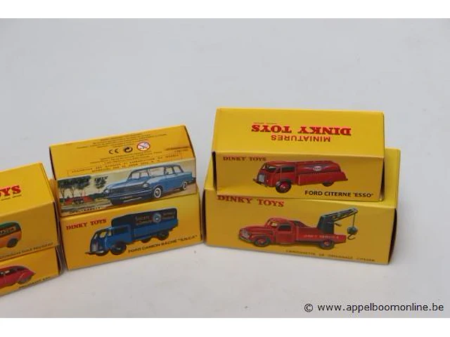 8 miniatuur voertuigen dinky toys - afbeelding 3 van  3