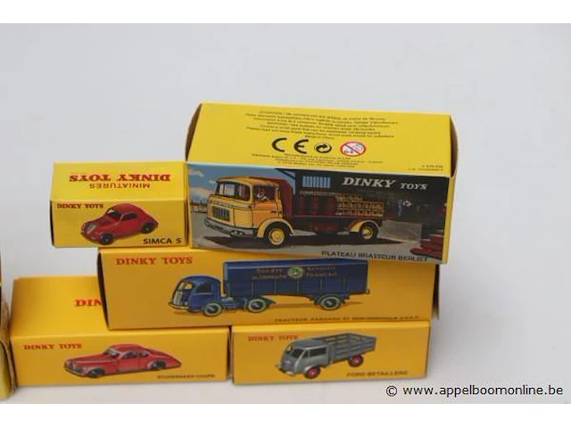 8 miniatuur voertuigen dinky toys - afbeelding 2 van  3