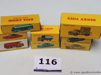8 miniatuur voertuigen dinky toys - afbeelding 1 van  3