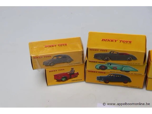 8 miniatuur voertuigen dinky toys - afbeelding 2 van  2